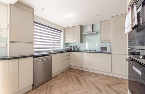 Windsor House | Charming 3Bed 3Bath Home in Windsor with parking!