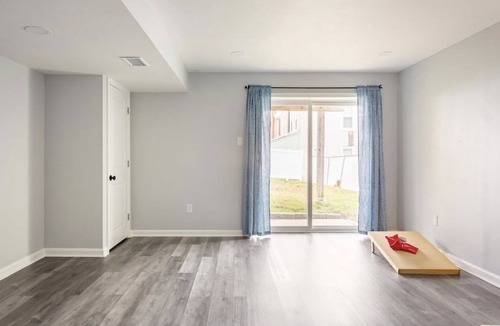 Bridgeport House | Charming 3BR & 2.5Ba nested in KOP w free parking, close to Conshy & Philly.