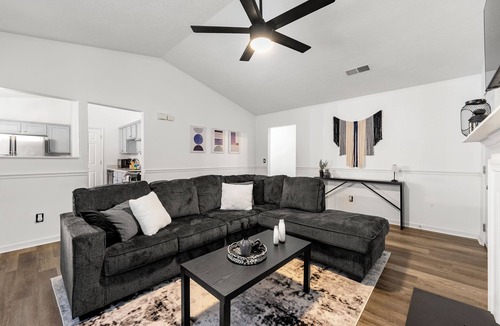 Decatur House | Charming 3BR 2BA Retreat: Cozy!