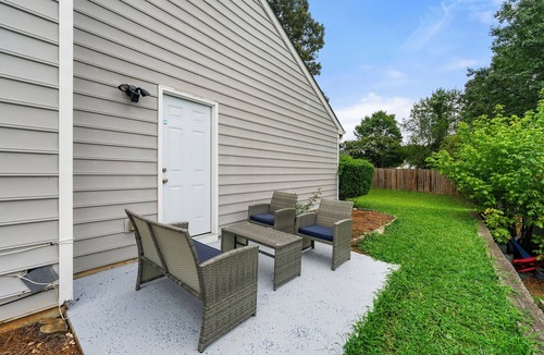 Decatur House | Charming 3BR 2BA Retreat: Cozy!