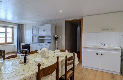 Ferrussac Cottage | Charming 3BR Apartment in Quiet Village with Private Courtyard