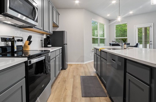 Lincoln Park House | Charming 3BR Aubrey Getaway