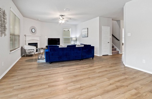 Lincoln Park House | Charming 3BR Aubrey Getaway
