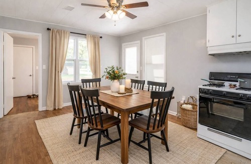 Muenster House | Charming 3BR Bungalow Sleeps 8
