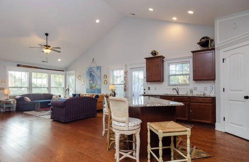 North Carolina Coast House | Charming 3BR Cottage in Carolina Beach