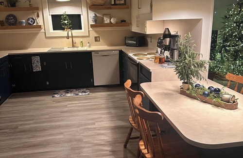 Carmine Bed & Breakfast | Charming 3BR Home in Carmine - Walk to City Park - 8 Miles to Round Top