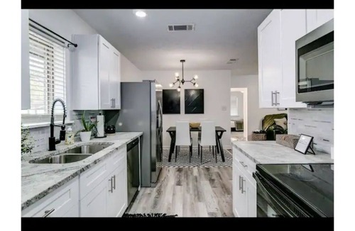 Wake Village House | Charming 3BR Home on Manila