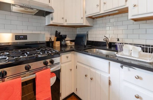 Skokie House | Charming 3BR Home With 2 Parking Spot, Near Transit & Shopping,