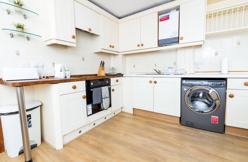 Ridgeway House | Charming 3BR House - Perfect for Group Stays