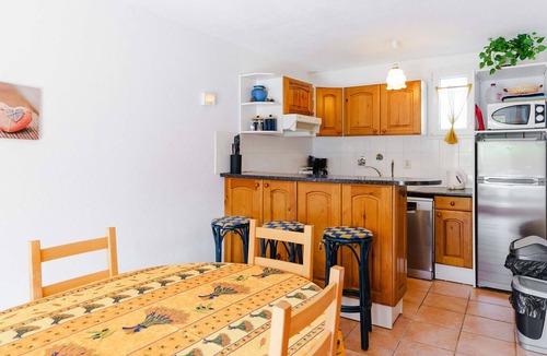 Gruissan Villa | Charming 3BR House Near Grazel Beach with WiFi, Terrace & BBQ – Sleeps 6, Pets Welcome!