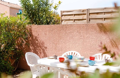Gruissan Villa | Charming 3BR House Near Grazel Beach with WiFi, Terrace & BBQ – Sleeps 6, Pets Welcome!