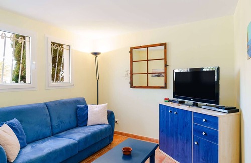 Gruissan Villa | Charming 3BR House Near Grazel Beach with WiFi, Terrace & BBQ – Sleeps 6, Pets Welcome!