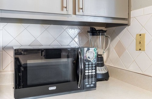 East Cesar Chavez Apartment | Charming 3BR house. Steps to Rainey, Dtwn, and 6th