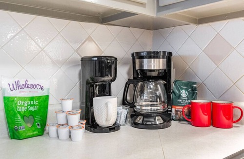 East Cesar Chavez Apartment | Charming 3BR house. Steps to Rainey, Dtwn, and 6th