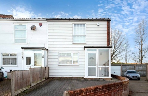 Ickenham House | Charming 3BR House with Garden