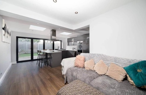 Ickenham House | Charming 3BR House with Garden