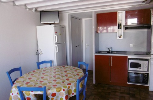 Port-la-Nouvelle Villa | Charming 3BR Mezzanine Villa with Patio & Parking, 150m from Beach - Sleeps 6