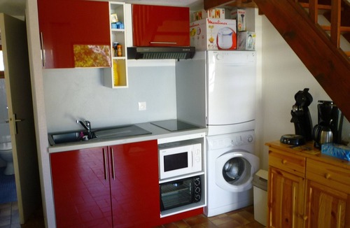 Port-la-Nouvelle Villa | Charming 3BR Mezzanine Villa with Patio & Parking, 150m from Beach - Sleeps 6