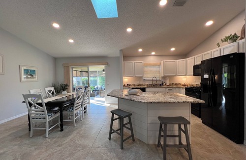 Springdale House | Charming 3BR Oasis with Lanai