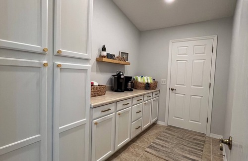 Springdale House | Charming 3BR Oasis with Lanai