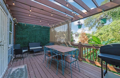 West End House | Charming 3BR Retreat - Spacious Deck, Backyard