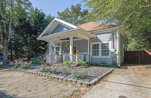 West End House | Charming 3BR Retreat - Spacious Deck, Backyard