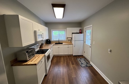 Minersville House | Charming 3BR Townhome; Fast Wi-Fi and Full Kitchen