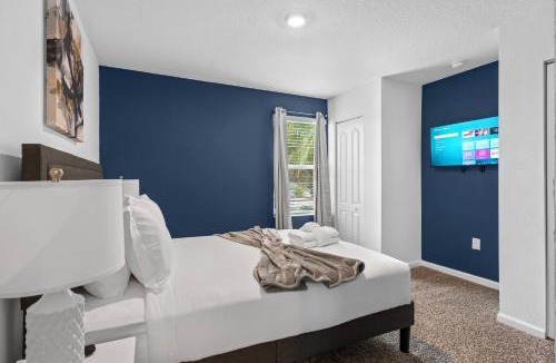 Baymeadows House | Charming 3BR Townhome.