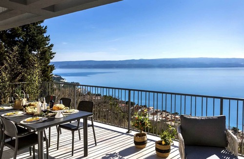 Borak Villa | Charming 3BR Villa for 6, With Heated Pool with Waterfall