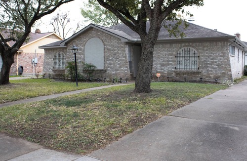 Meadows Place House | Charming 3BR with Private Office - 30 Day Stays