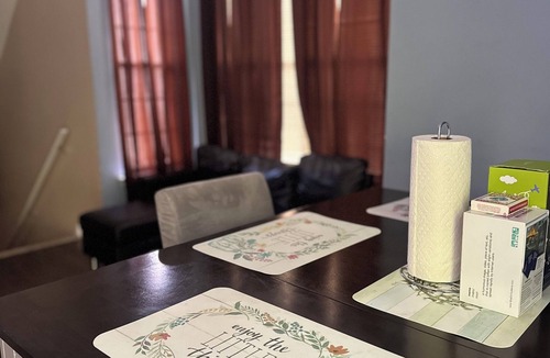 Elkton House | Charming 3rd floor Large bedroom inside townhome