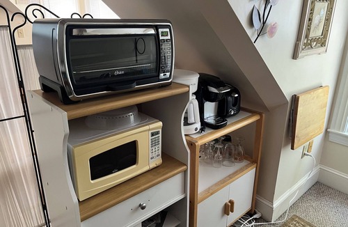 Norwood Apartment | Charming 3rd floor private loft space