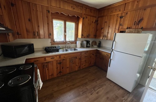 South Main Street House | Charming 4 BD near DT Geneva