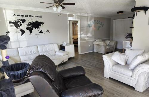 Beacon Woods East House | Charming 4 bed 3 bath single family home in Hudson