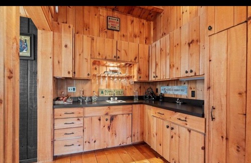 Winhall House | Charming 4-bedroom, 3 bath ski house 8 minutes from Stratton Mountain.