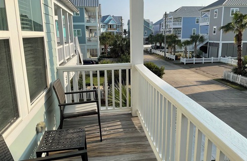 Beachside Village House | Charming 4-bedroom 3 bathroom house in amazing Beachside Village, Galveston