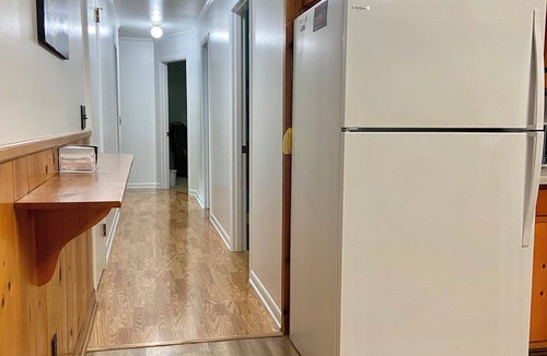 Woodbury House | Charming 4-bedroom Cabin with WiFi, AC in Historic Woodbury