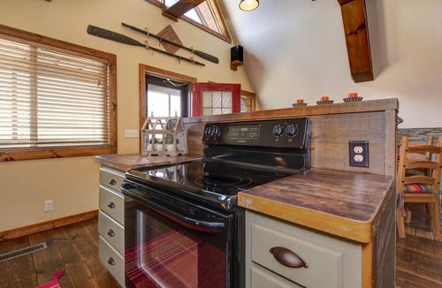 Lampe Cabin | Charming 4-bedroom cabin overlooking Table Rock Lake