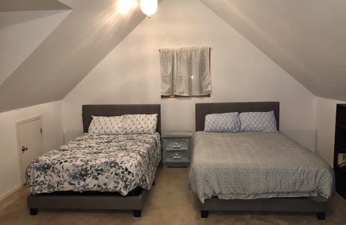 Kingston House | Charming 4-bedroom Cape Cod, 1000 Islands getaway