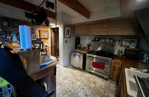Whispering Forest Ski Chalet | Charming 4-bedroom chalet with WiFi, AC in lovely Big Bear