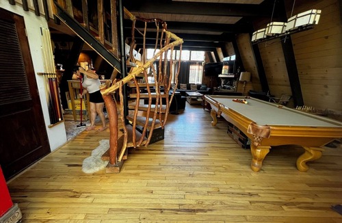 Whispering Forest Ski Chalet | Charming 4-bedroom chalet with WiFi, AC in lovely Big Bear