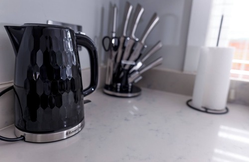 Fifield Cottage | Charming 4-Bedroom Cottage in Windsor with Parking