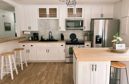 Historic District House | Charming 4-bedroom Cottage- BEST LOCATION & BACKYARD