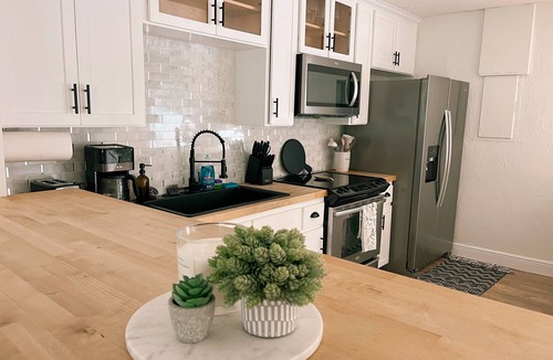 Historic District House | Charming 4-bedroom Cottage- BEST LOCATION & BACKYARD