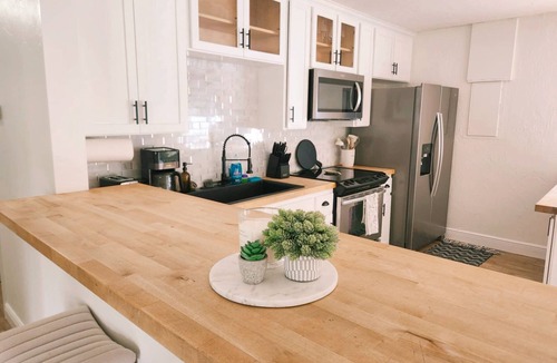 Historic District House | Charming 4-bedroom Cottage- BEST LOCATION & BACKYARD