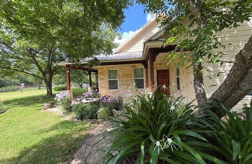 Log Cabin House | Charming 4 bedroom Country Cottage on the Lake