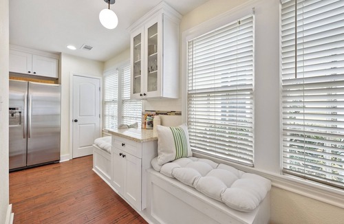San Jacinto House | Charming 4-bedroom Elegant Home in Galveston, Texas