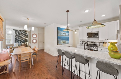 San Jacinto House | Charming 4-bedroom Elegant Home in Galveston, Texas