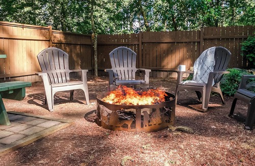 Beaverton House | Charming 4-bedroom family home in Beaverton with AC, fitness room, WiFi