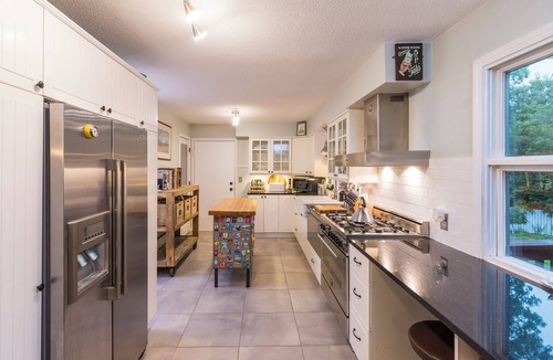 Excelsior House | Charming 4-bedroom, family-friendly home in Excelsior. Walkable to everything.